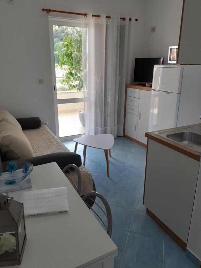 Apartments Lozina Drvenik  Eksteriør billede